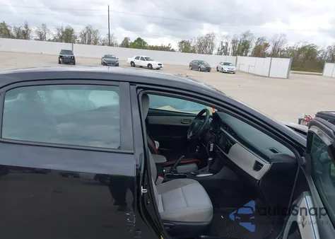 2015 Toyota Corolla Le z USA, uszkodzony, nr VIN 5YFBURHE8FP343705